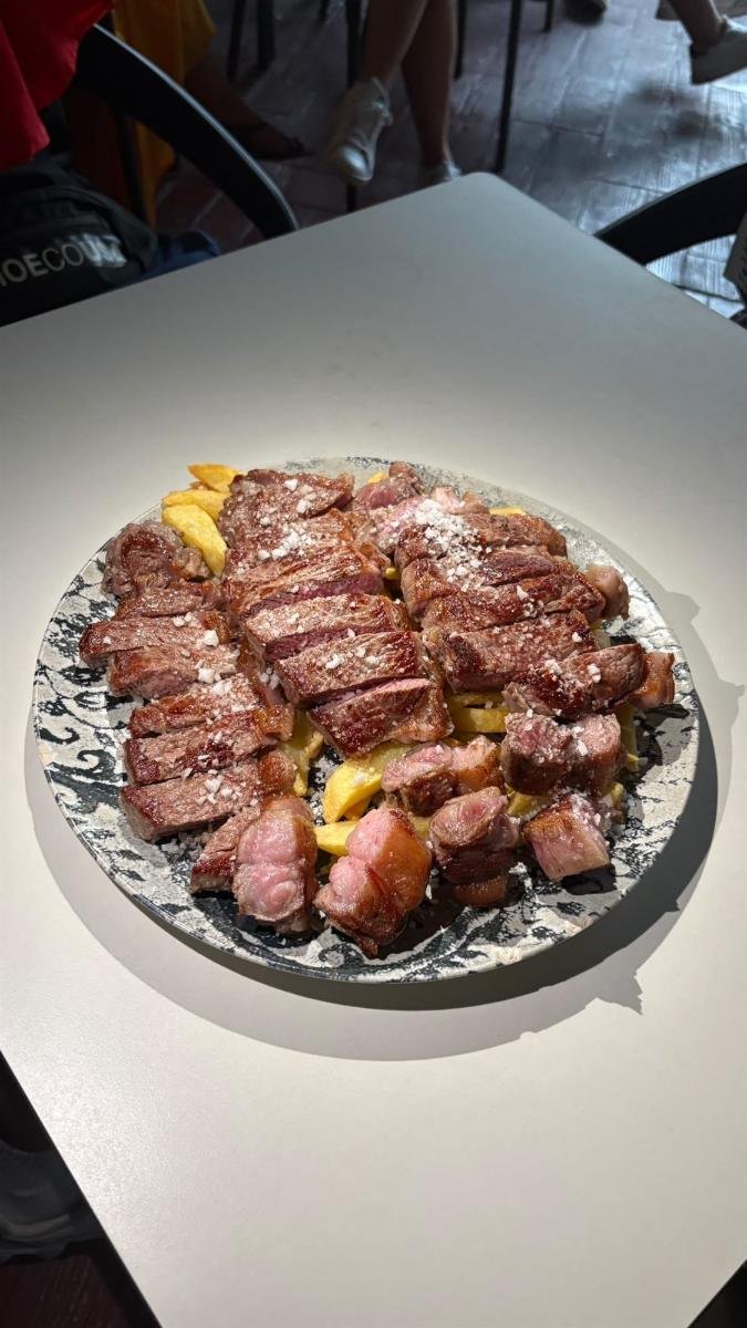 Entrecot troceado con patatas (1 kg) en La Paloma, bar restaurante en Alcorcón