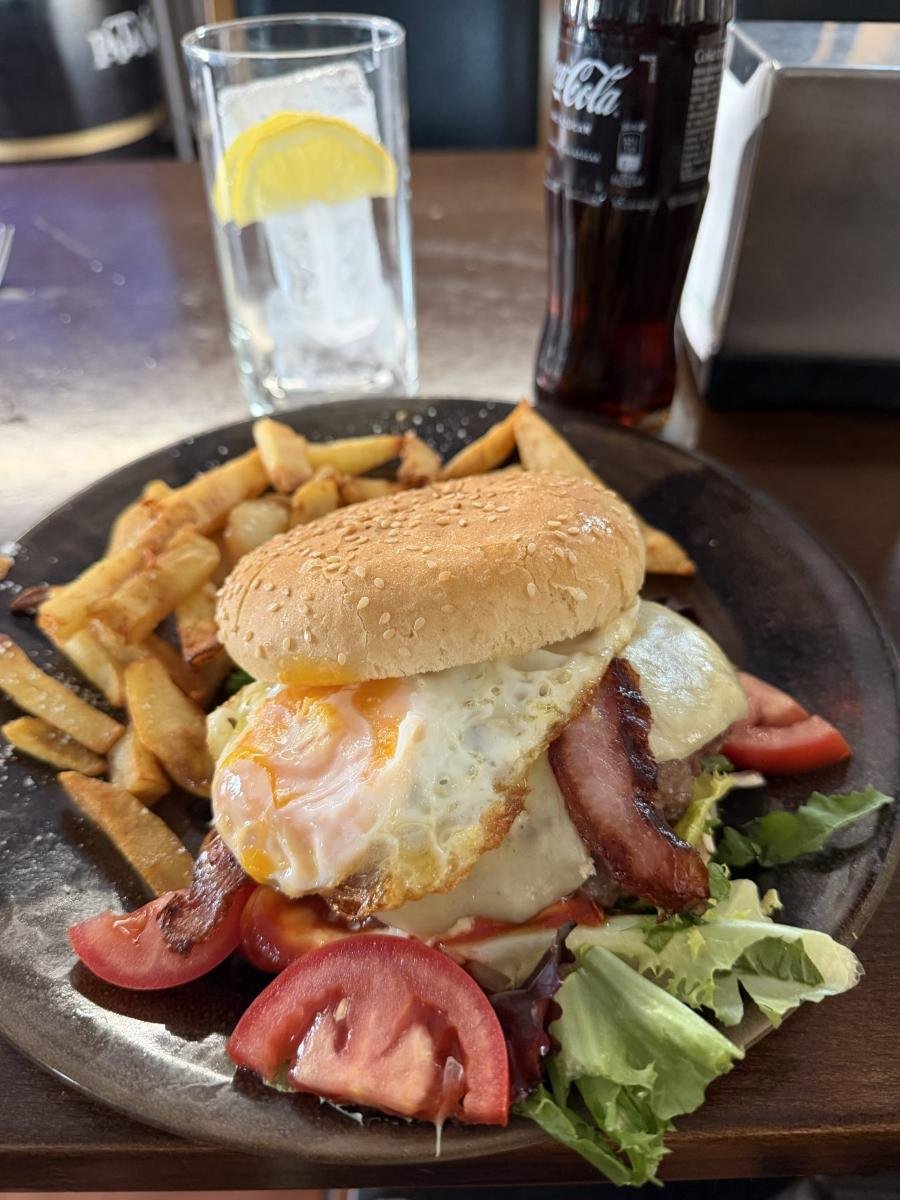 Hamburguesa La Paloma en La Paloma, bar restaurante en Alcorcón